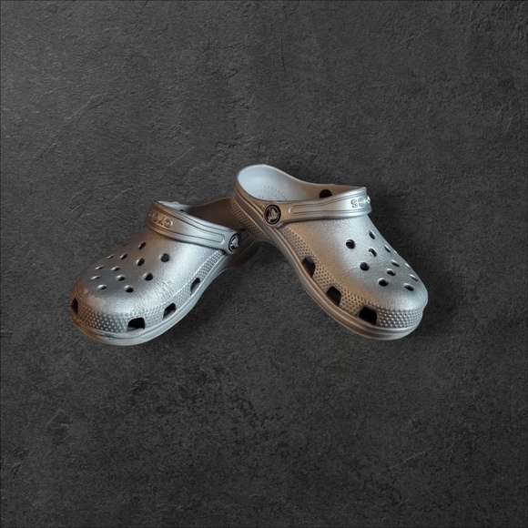 Crocs Classic Unisex Kids Slip On Clog Shoes, Metallic Silver, Size C 13 - Picture 1 of 12